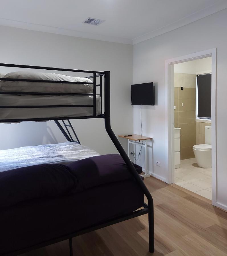 Maruve Guesthouse 12 Min From Melb Airport Melbourne Exteriör bild