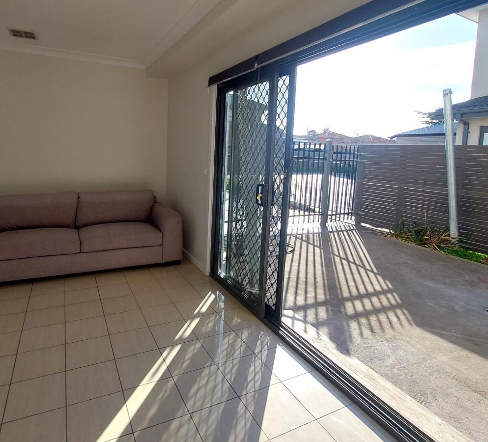 Maruve Guesthouse 12 Min From Melb Airport Melbourne Exteriör bild